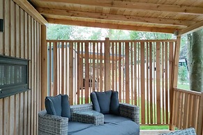 Charming Chalet 2 km. of the Efteling