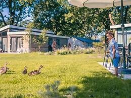 Charming Chalet 2 km. of the Efteling