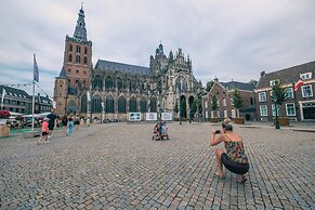 Charming Chalet 2 km. of the Efteling