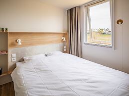 Modern Chalet With air Conditioning, in a Holiday Park, the Beach at 1