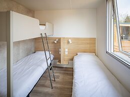 Modern Chalet With air Conditioning, in a Holiday Park, the Beach at 1