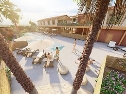 Modern Chalet With air Conditioning, in a Holiday Park, the Beach at 1