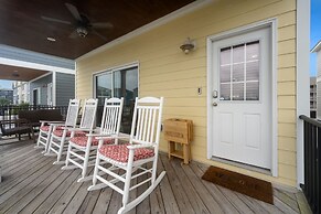 Second-row Home Just Across The Street From The Beach Access, Communit