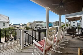 Second-row Home Just Across The Street From The Beach Access, Communit
