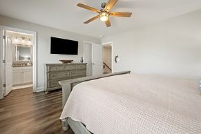 Second-row Home Just Across The Street From The Beach Access, Communit