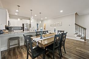 Second-row Home Just Across The Street From The Beach Access, Communit