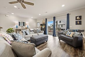 Second-row Home Just Across The Street From The Beach Access, Communit