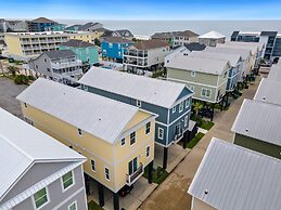 Second-row Home Just Across The Street From The Beach Access, Communit