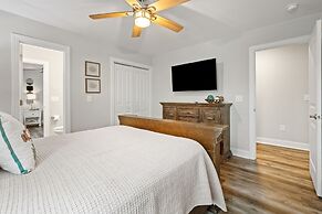 Second-row Home Just Across The Street From The Beach Access, Communit