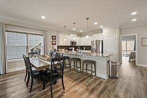 Second-row Home Just Across The Street From The Beach Access, Communit