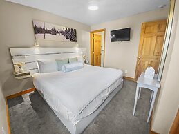 Rocky Mountain Escape At New Claim! 2 Bedroom Condo by RedAwning