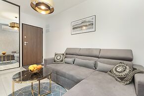 Apartport With Port View by Renters