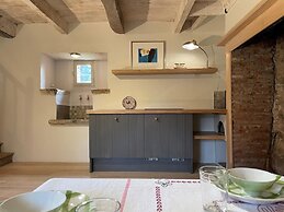 Historic Manor House 50 m From the River Lot