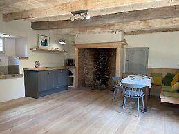 Historic Manor House 50 m From the River Lot
