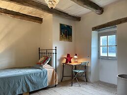 Historic Manor House 50 m From the River Lot