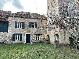 Historic Manor House 50 m From the River Lot