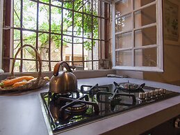 Historic Manor House 50 m From the River Lot