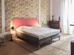 Historic Manor House 50 m From the River Lot