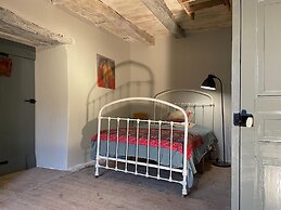 Historic Manor House 50 m From the River Lot
