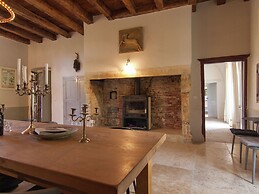 Historic Manor House 50 m From the River Lot