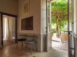 Historic Manor House 50 m From the River Lot