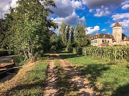 Historic Manor House 50 m From the River Lot
