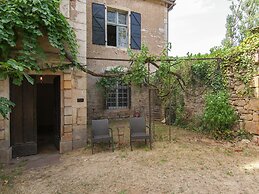 Historic Manor House 50 m From the River Lot