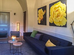 Historic Manor House 50 m From the River Lot