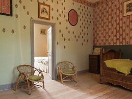 Historic Manor House 50 m From the River Lot