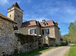 Historic Manor House 50 m From the River Lot