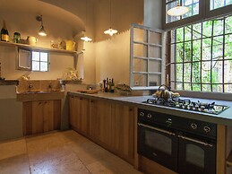 Historic Manor House 50 m From the River Lot