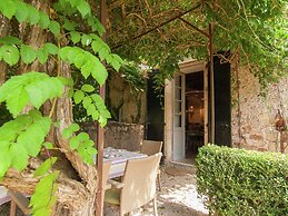 Historic Manor House 50 m From the River Lot