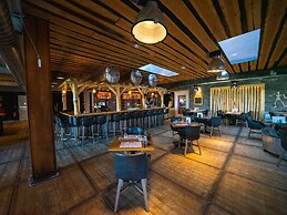 Well-maintained Chalet With Terrace