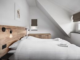 Thatched Villa With Sauna in Holiday Park