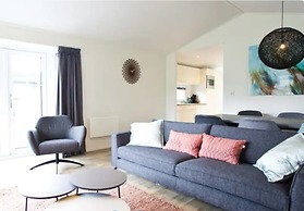 Nice Chalet in a Holiday Park