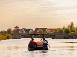 Restyled Villa With Sauna and Rowing Boat Near sea
