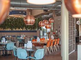 Restyled Villa With Sauna and Rowing Boat Near sea