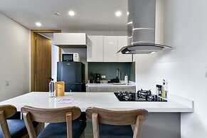 w Illustrious 2BR w Street View in Chapinero