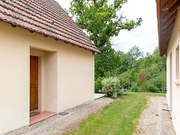 Comfortable Holiday Home With Swimming Pool