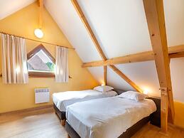 Comfortable Holiday Home With Swimming Pool