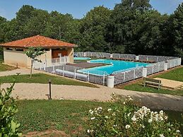 Comfortable Holiday Home With Swimming Pool
