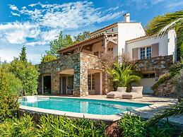 Villa in Cavalaire With Sea View & Pool