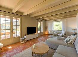Villa in Cavalaire With Sea View & Pool