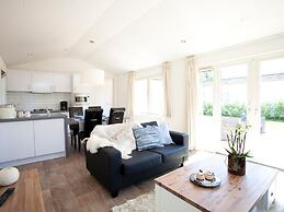 Nice Chalet Near the Golf Course in a Holiday Park