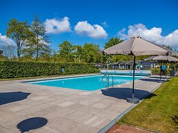 Nice Chalet Near the Golf Course in a Holiday Park