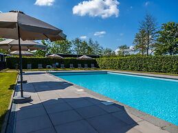 Nice Chalet Near the Golf Course in a Holiday Park