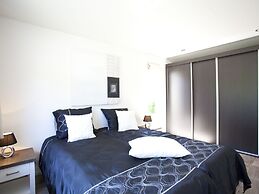 Nice Chalet Near the Golf Course in a Holiday Park