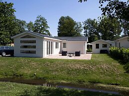 Nice Chalet Near the Golf Course in a Holiday Park