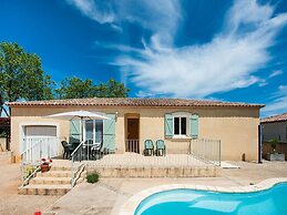 Spacious Holiday Home in Aigues Vives
