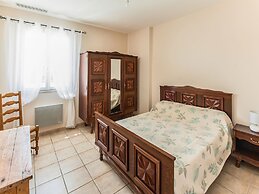 Spacious Holiday Home in Aigues Vives